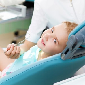 Kozzi-little-girl-visiting-dentist-2387 X 1591